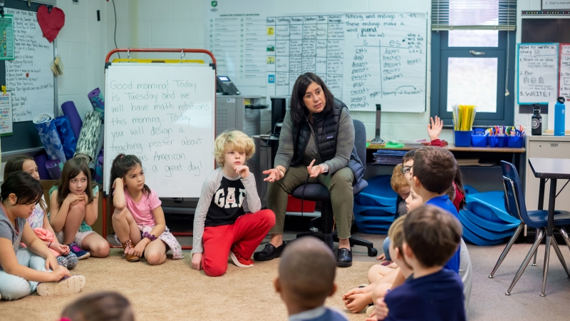 Tracy Tashima teaches students sitting in a circle. 