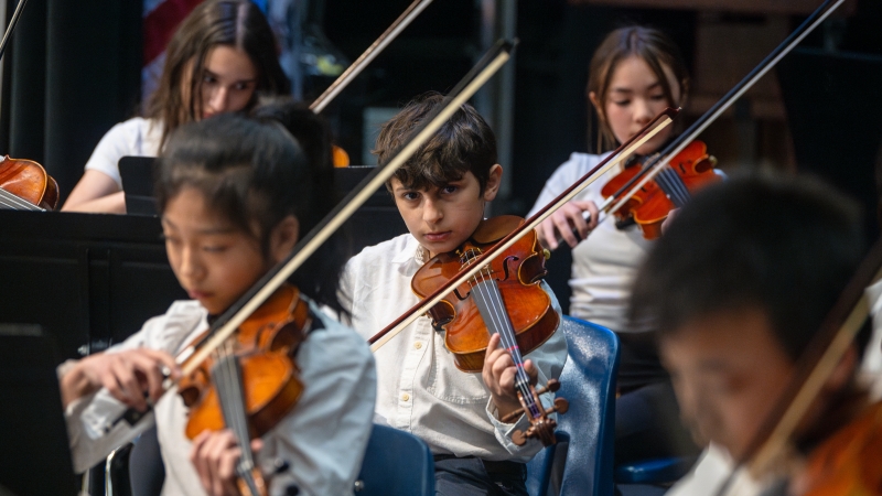 Elementary students playing in an orchestra. 