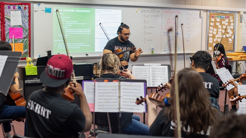 Alberto Rodriguez directs the Mount Vernon Orchestra