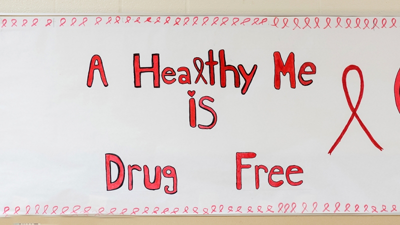 A Healthy Me is Drug Free sign. 