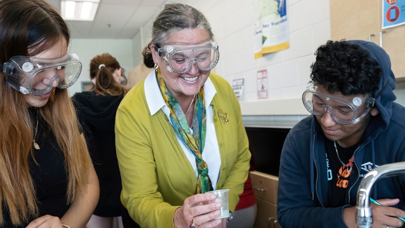 Dr. Reid with two students in a chemistry lab