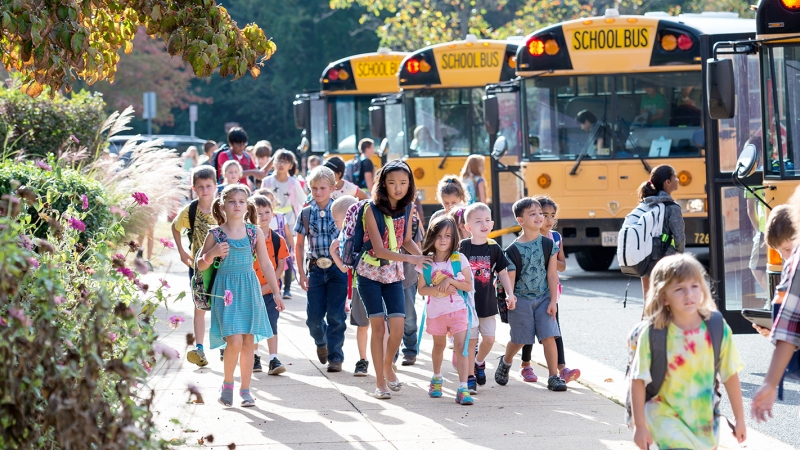 Children arriving to school.