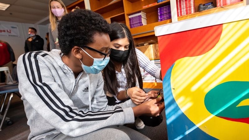 Students work on a puzzle at Luther Jackson