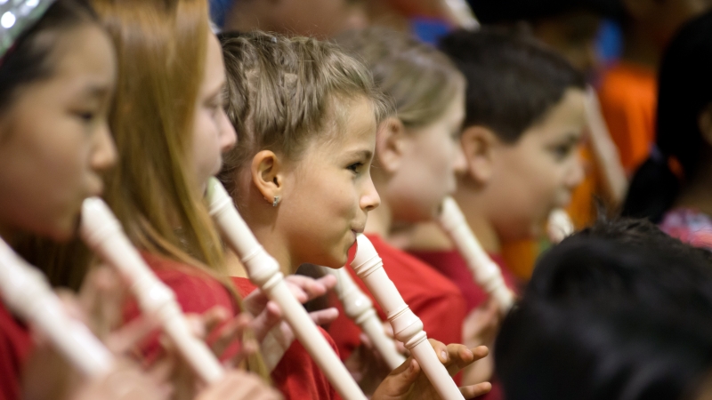 Kids playing recorders