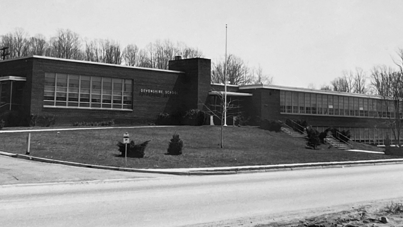 Black and white photograph of Devonshire Elementary School.