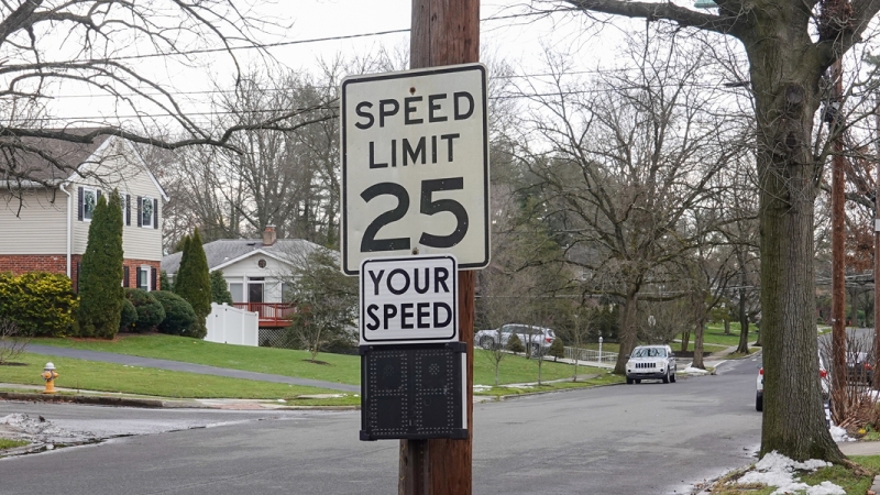 25 mph speed sign