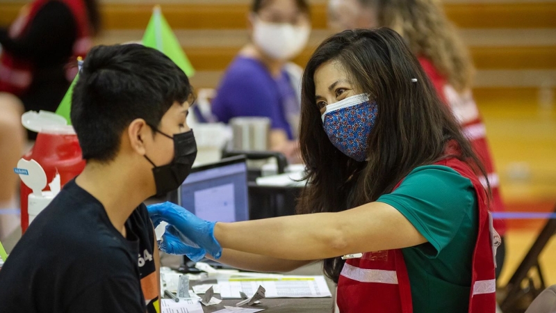 A student prepares to receive the Covid-19 vaccine 