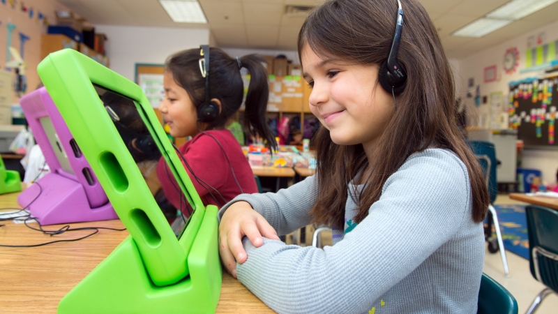 student on tablet compter