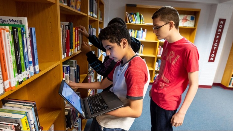 students using resources in the mountain vernon high school library